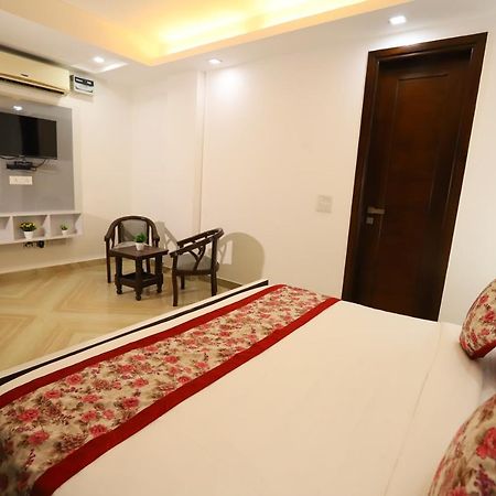 Hotel Nature View Green Park Metro Couple Friendly New Delhi Exterior photo